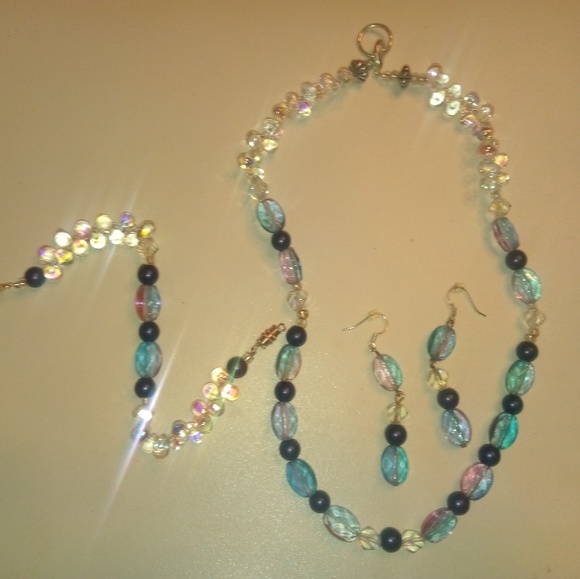 3pc Jewelry Set incl Necklace, bracelet & earrings - Picture 3 of 5